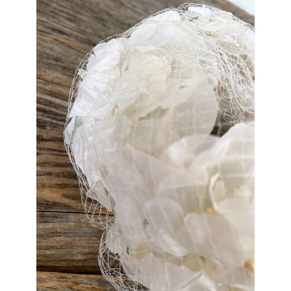 Vintage 1960s White Organza Flower Millinery Netting Pill Box Hat main image 4